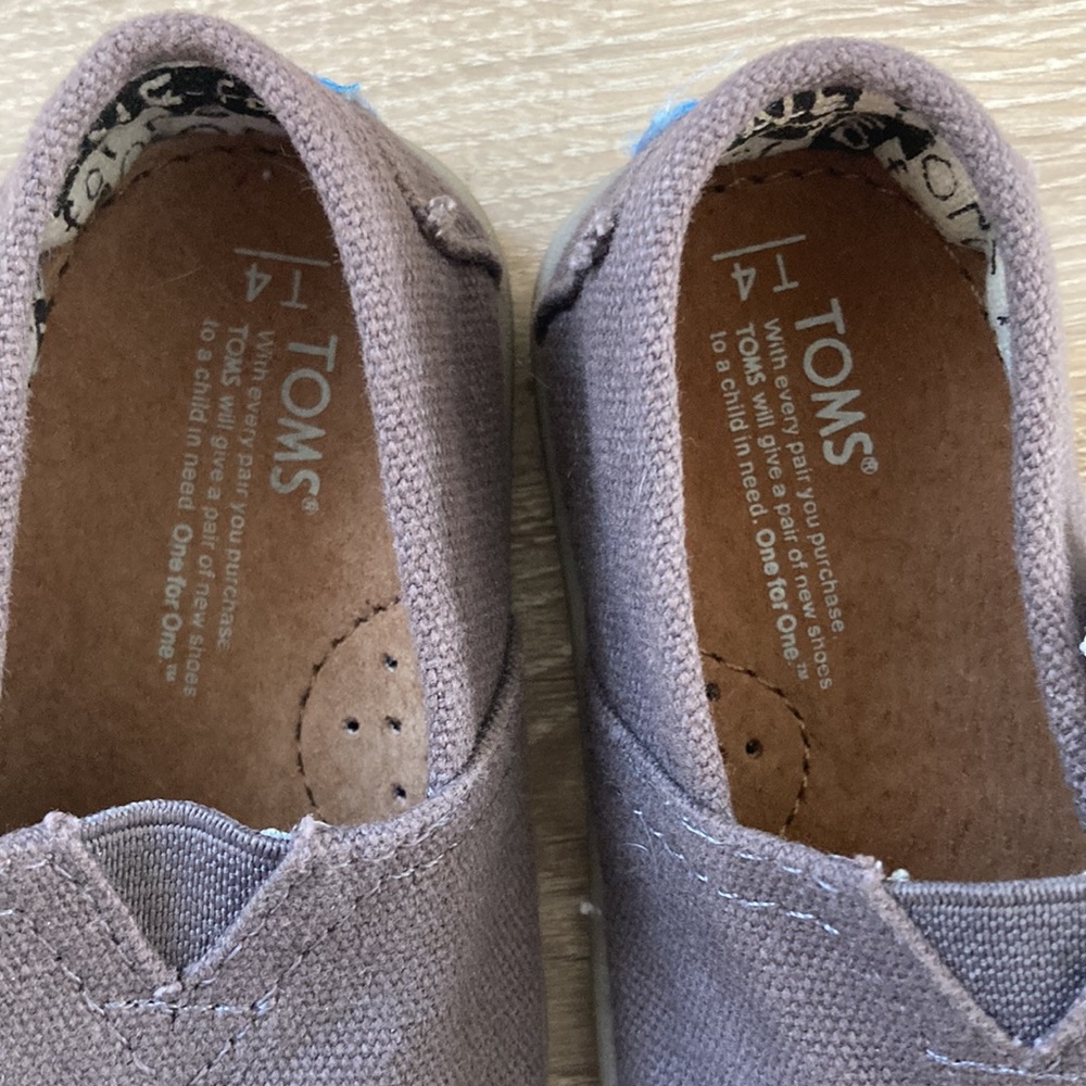 Gray TOMS Size 4 - Picture 4 of 4